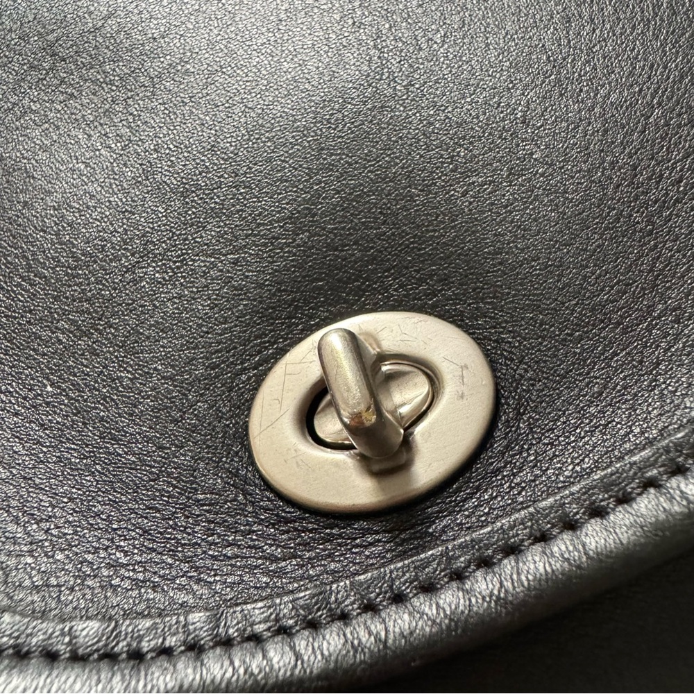 Vintage Coach Daypack style 9960 in Black with Nickle Hardware 🖤🤍 - Picture 2 of 7